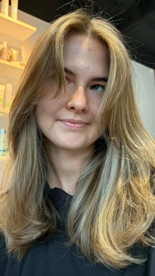Hair by Paige.

Soft ribbons & seamless blends, the prettiest soft blonde 

Obsessed with how effortless and fresh this colour turned out 
Paired with soft layers and a bouncy blowdry for that lived-in, luxe feel.

The kind of blonde that grows out beautifully, the low maintenance kind. 

#CairnsHairdresser #EdgeHillSalon #LivedInBlonde #SoftBlonde #HealthyHair