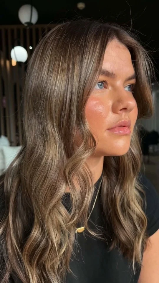 Hair by Irini...

How gorgeous is this bronde 😍 if you have natural hair and would like to enhance it, make it pop and give it shine, this is how its done. 

#wellaproanz #cairnshairdresser #wellahair #brondehair